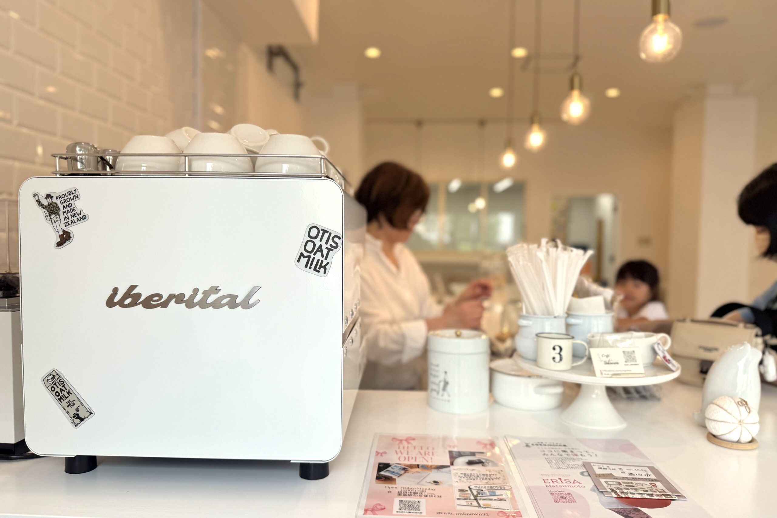 カフェスペースで接客や日常生活スキルを学ぶ活動の様子